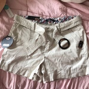 Size 10 one5one Whitney belted shorts